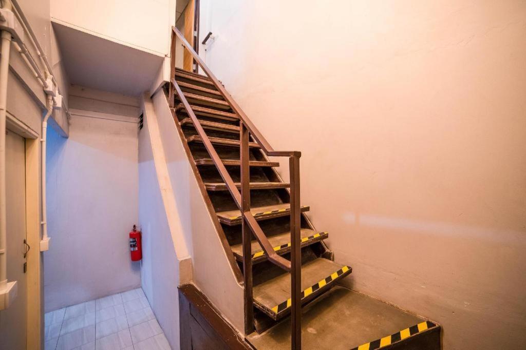 Oyo 480 Lemon Siam Hostel Bangkok Eksteriør bilde